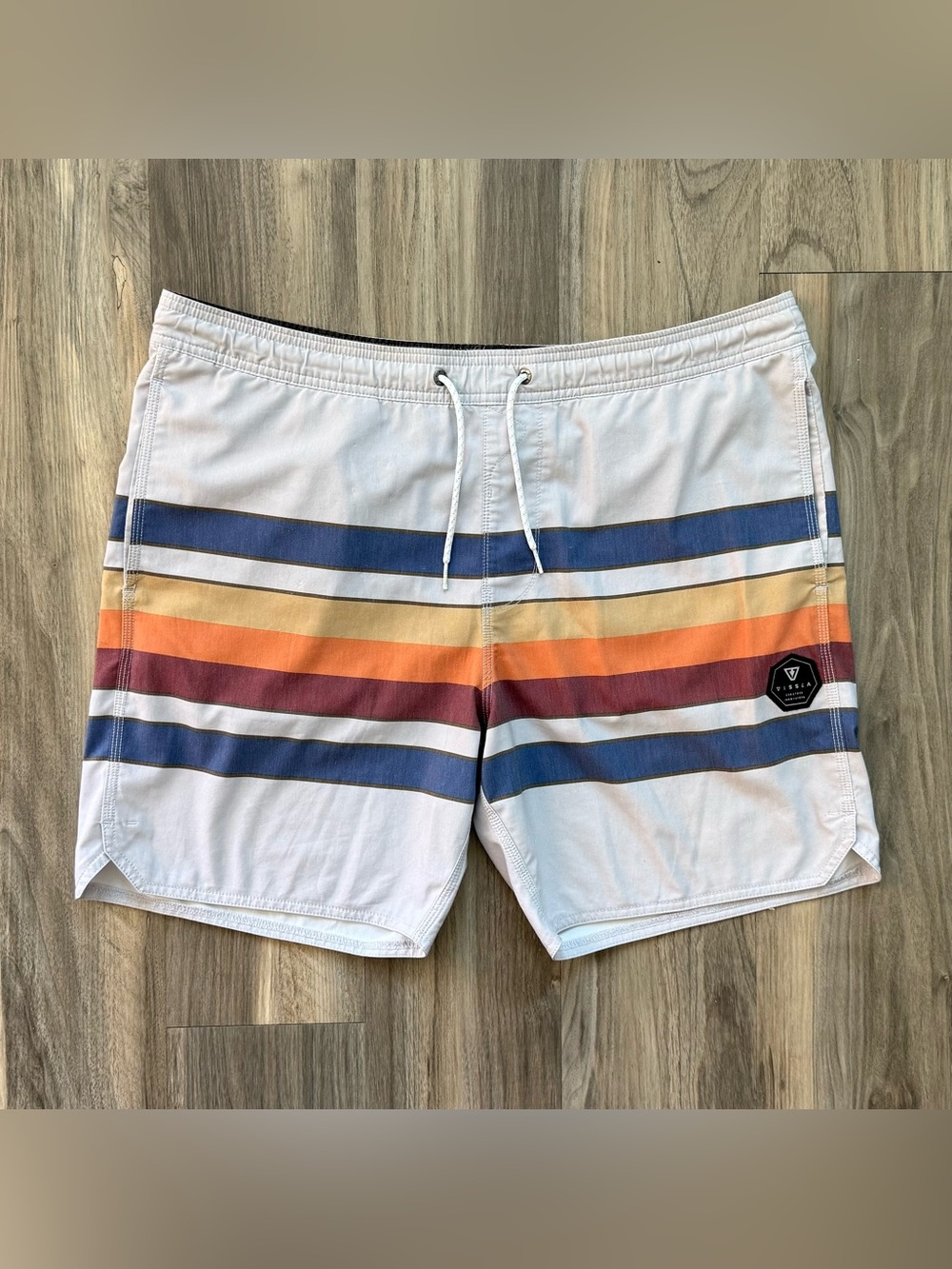Vissla Fist Bump 17.5” Board Shorts in Gray Stripe Size L (33-34)